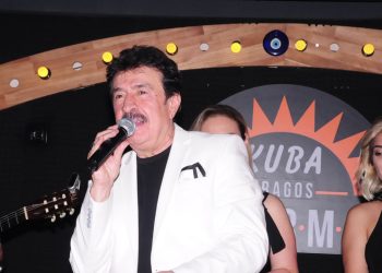 Kuba Dragos Sahne’sinde Ahmet Selçuk İlkan izdihamı