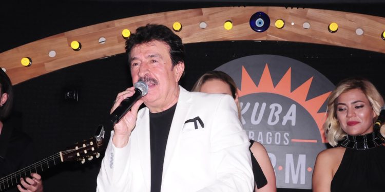 Kuba Dragos Sahne’sinde Ahmet Selçuk İlkan izdihamı