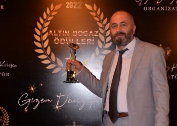 Bordo Plastik ve Mustafa Karadeniz başarısını aldığı ödülle taçlandırdı