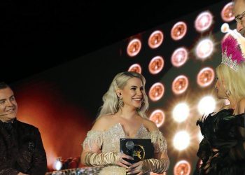 Gizem Deniz Kirişçi sahnede güzelliğiyle mest etti !