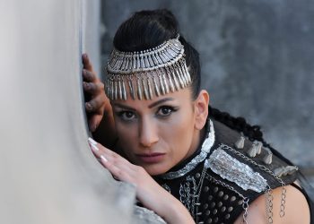 Yeliz Tek bomba gibi geliyor!