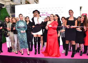 Neslim Güngen güzellik, kozmetik danışmanlığının Cevizlibağ şubesinin açılışı renkli anlara sahne oldu