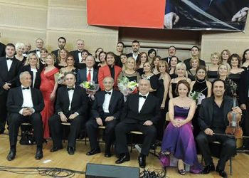 Talat Er’den konser gibi koro çalışması