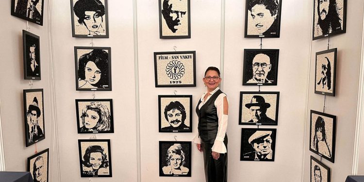 Film-San Vakfı ve sanatçı Ayfer Yelken işbirliği ile hazırlanan “Sinemanın Çakıl Taşları” sergisi sanatseverlerle buluştu