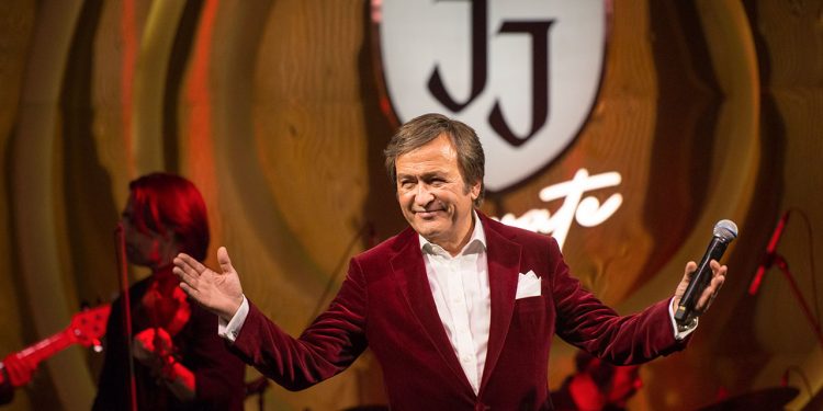 Erol Evgin Jolly Joker Private sahnesinde sevenlerine unutulmaz bir gece yaşattı