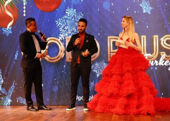 Yılın En İyi Çıkış Yapan Tatlı ve Lokum  Markası ödülünü Lokumların Efendisi olarak bilinen ünlü fenomen  Burak Akyürek  aldı.