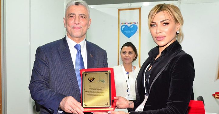 Farket Otizm Saklı Dehalar Derneği standına ünlü isimlerden anlamlı destek