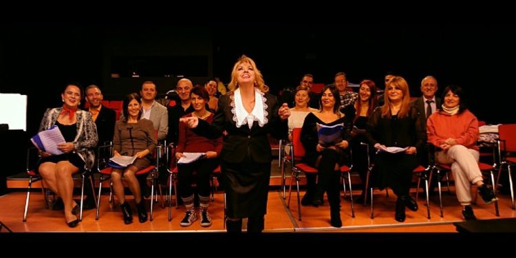 Alkışlar Kamuran Akkor’a