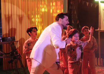 Afacanlar Kampta filminde ünlü sanatçı Burak Kut konuk oyuncu olarak yer aldı