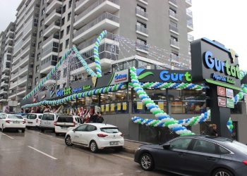 Gürtat’ın Ulukent’teki dev şarküteri mağazası açıldı