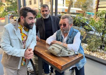 Röportaj Adam videoları ile tanıdığımız Şahin Sarsu bu kezde komedi filmi Meşru Gayrimeşru ile 1 Mart’ta Beyaz Perdede!