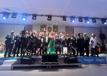 Petek Dinçöz’den Muğlaspor dayanışma gecesinde muhteşem performans!