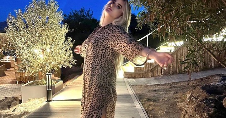 Cemiyet hayatının genç ismi Melisa Özmen’den YouTube projesi