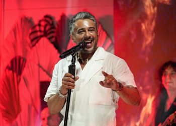 Emre Altuğ Bodrum’da muhteşem bir konsere imza attı