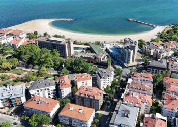 Ünlü müteahhit Sinan Ertekin hakkında kaçak çatı katı suçlaması