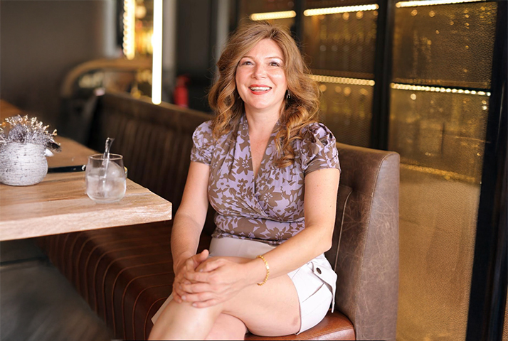 Derya Çomak’tan Dikkat Çeken Single: “Maskeli Yüzler”